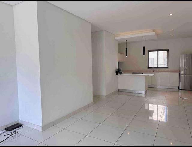 2 BEDROOM APARTMENT FOR SALE IN HYDE PARK